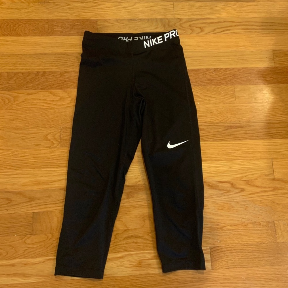 NIKE Capri Leggings